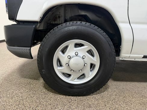 Used 2014 Ford E-250 and Econoline 250 Extended w/ Power Group RWD image 65