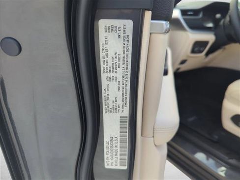 Used 2025 Jeep Grand Cherokee Limited image 27