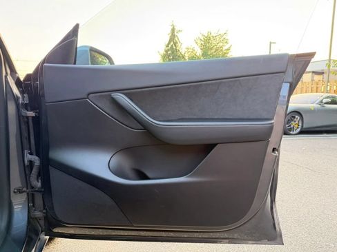 Used 2022 Tesla Model Y Long Range AWD/4WD image 27