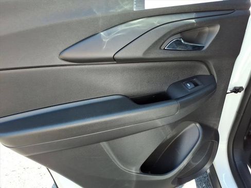 Used 2025 Chevrolet TrailBlazer LT FWD image 19