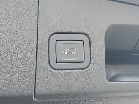 Certified 2025 Cadillac XT5 Luxury w/ LPO, Floor Liner Package AWD/4WD image 10