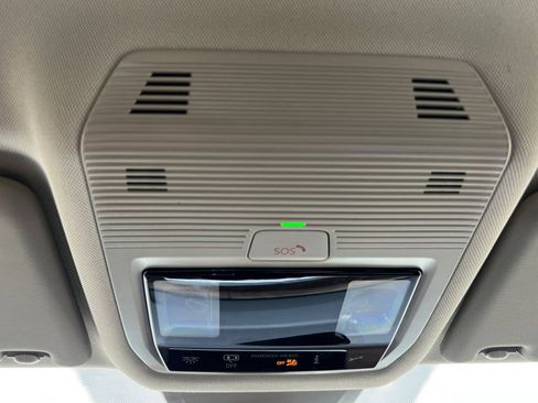 Used 2025 Volkswagen Atlas SE FWD image 7