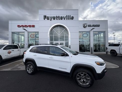 Used 2022 Jeep Cherokee Trailhawk w/ Comfort/Convenience Group image 2