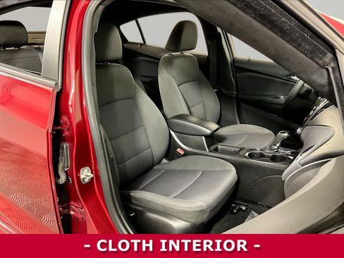 Used 2019 Chevrolet Cruze LT w/ Convenience Package FWD image 28