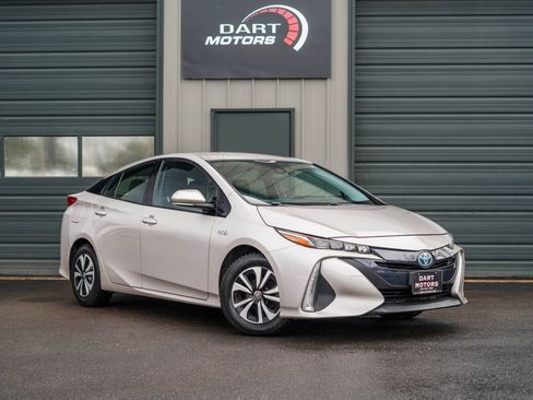Used 2017 Toyota Prius Prime Premium image 1