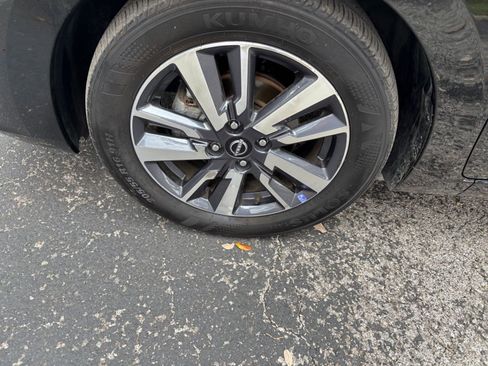 Used 2025 Nissan Versa SV image 25