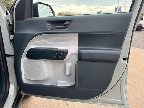 Used 2024 Ford Maverick XLT image 11