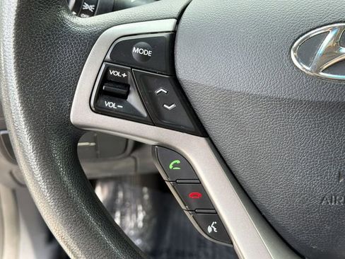 Used 2013 Hyundai Veloster FWD image 23