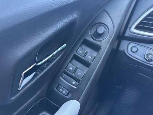 Used 2018 Chevrolet Trax LT w/ Driver Confidence Package AWD/4WD image 35