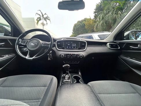 Used 2017 Kia Sorento LX w/ LX Convenience Package image 20