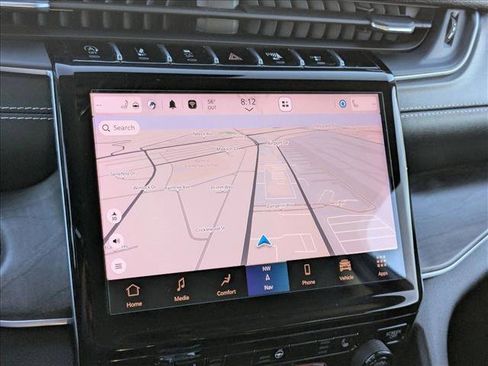 Used 2023 Jeep Grand Cherokee Limited image 14