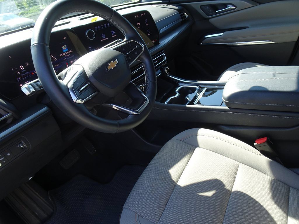 Used 2024 Chevrolet Traverse LT FWD image 13