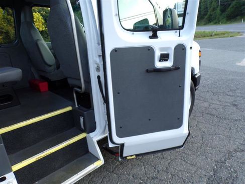 Used 2014 Ford E-250 and Econoline 250 Extended w/ Power Group image 21