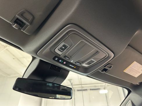 Used 2025 GMC Sierra 1500 Elevation image 30