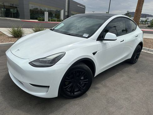 Used 2023 Tesla Model Y Long Range AWD/4WD image 1