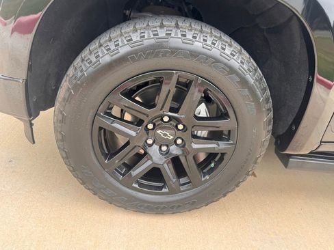 Used 2024 Chevrolet Silverado 1500 High Country w/ Midnight Edition AWD/4WD image 8