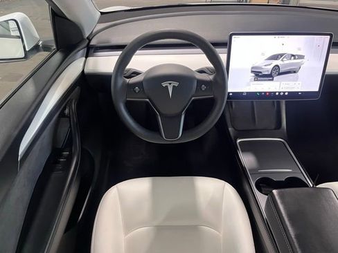 Used 2024 Tesla Model Y Long Range image 18
