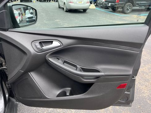 Used 2017 Ford Focus SE FWD image 21