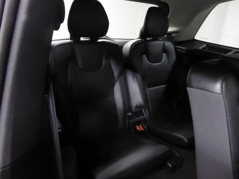Used 2016 Volvo XC90 T6 Momentum w/ Momentum Plus Package image 32