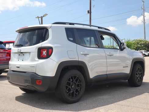 Used 2021 Jeep Renegade Latitude FWD image 5