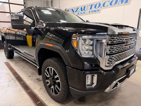 Used 2021 GMC Sierra 3500 Denali w/ Denali Black Diamond Edition image 5