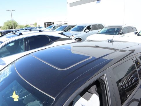Used 2025 Chevrolet Trax RS w/ Sunroof Package FWD image 5