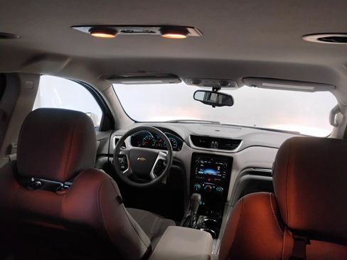 Used 2017 Chevrolet Traverse LT FWD image 11