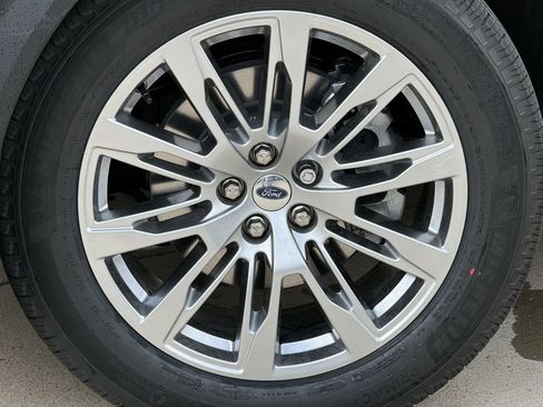 New 2026 Ford Explorer Platinum image 38