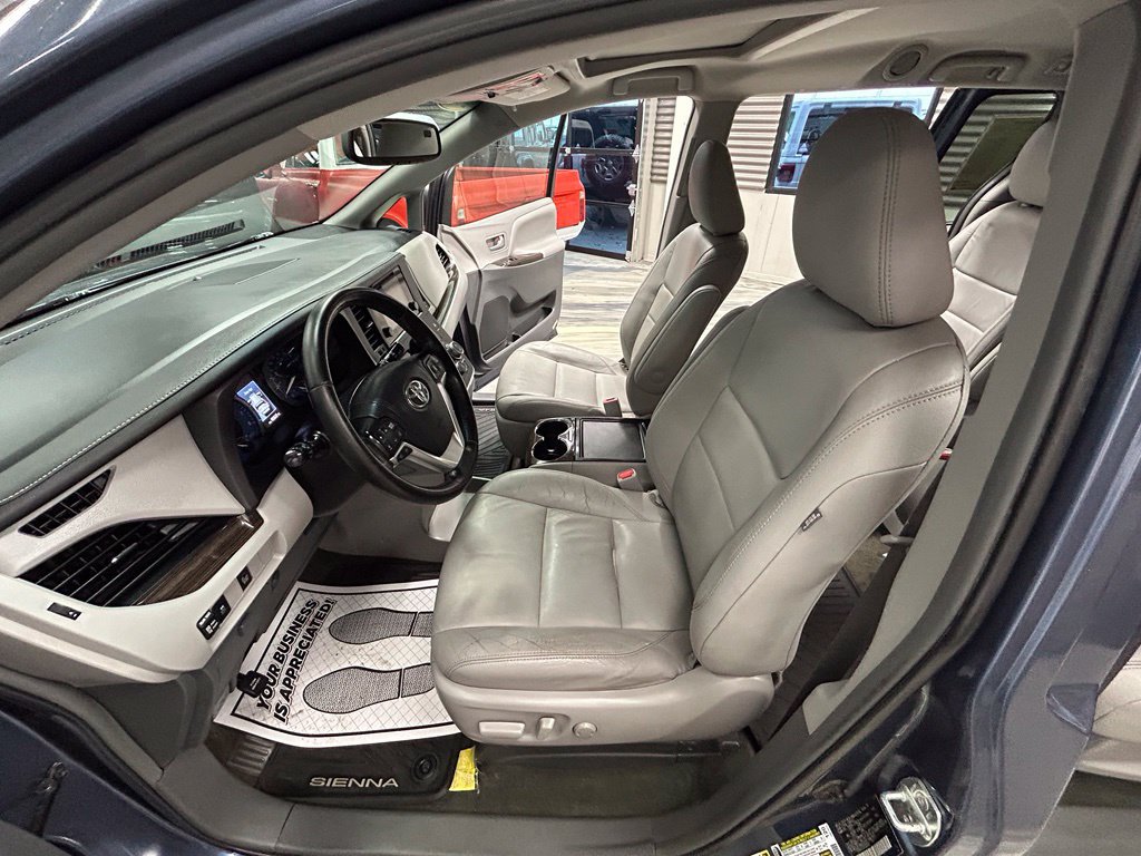 Used 2015 Toyota Sienna XLE FWD image 54