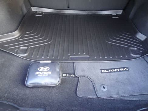 Used 2024 Hyundai Elantra SEL w/ Convenience Package FWD image 10