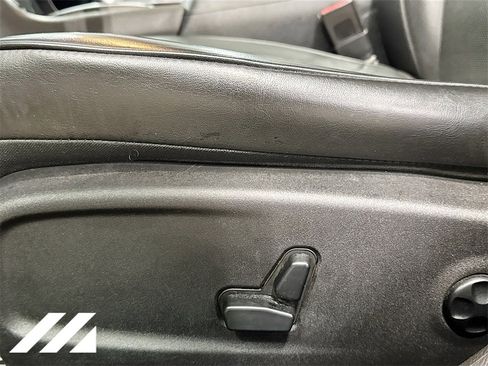 Used 2017 Chrysler 300 C image 21