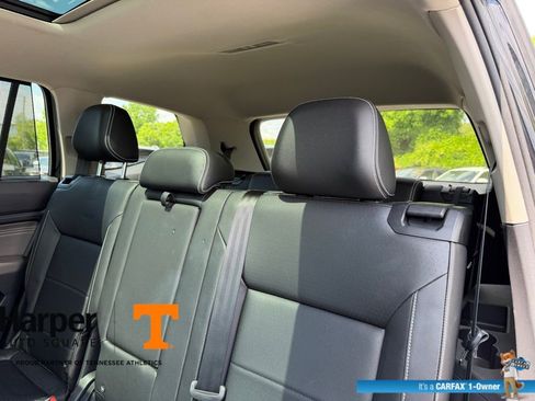 Used 2023 Volkswagen Atlas SE w/ Panoramic Sunroof Package image 9