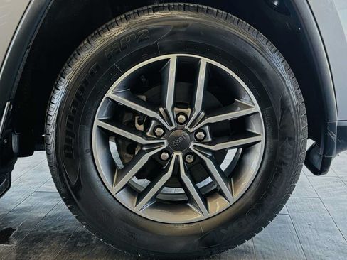 Used 2020 Jeep Grand Cherokee Limited AWD/4WD image 29