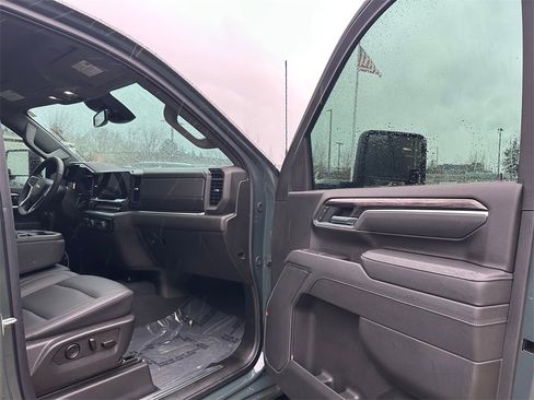 Used 2025 Chevrolet Silverado 2500 LTZ image 12
