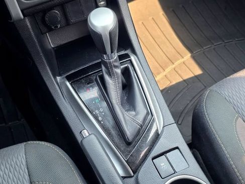 Used 2017 Toyota Corolla LE w/ Carpet Mat Package (TMS) FWD image 29