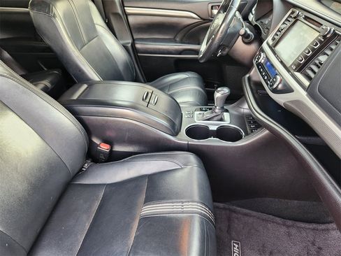 Used 2017 Toyota Highlander SE image 13