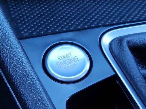 Certified 2022 Volkswagen Jetta SE w/ Panoramic Sunroof Package image 25