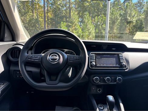 New 2025 Nissan Kicks Play S FWD image 4
