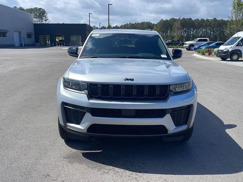 New 2026 Jeep Grand Cherokee Altitude AWD/4WD image 2