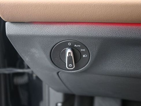 Used 2025 Volkswagen Jetta SEL FWD image 17