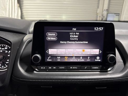 Used 2025 Nissan Rogue SV FWD image 31