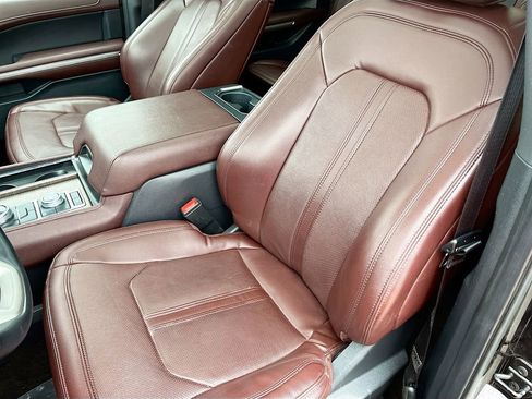 Used 2022 Ford Expedition Max Limited image 22