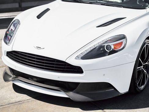 Used 2017 Aston Martin Vanquish S image 8