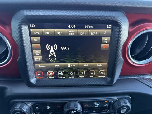 Used 2023 Jeep Wrangler Unlimited Rubicon w/ Cold Weather Group AWD/4WD image 19