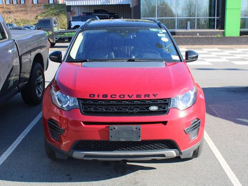Used 2019 Land Rover Discovery Sport SE image 2