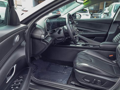 Used 2024 Hyundai Elantra Limited FWD image 2