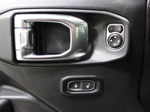 Used 2024 Jeep Wrangler Willys image 18