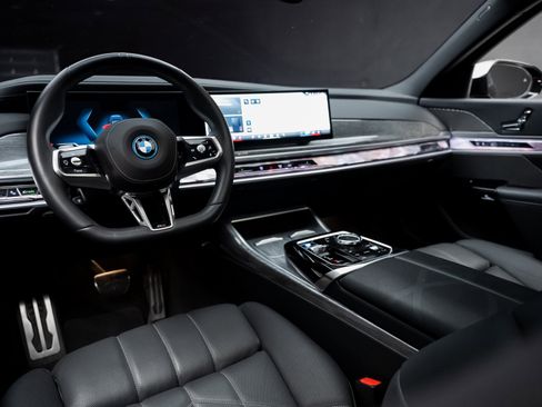 Used 2024 BMW i7 eDrive50 w/ M Sport Package image 2