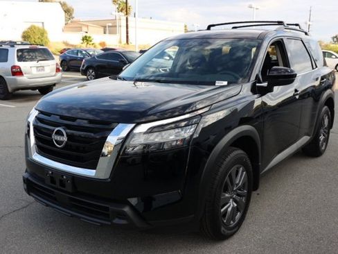 New 2025 Nissan Pathfinder SV image 8