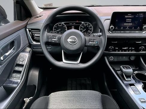 Used 2023 Nissan Rogue SV FWD image 8